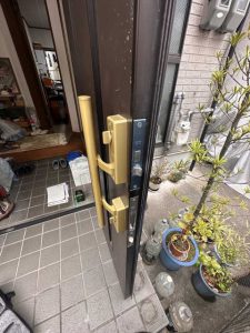 防犯対策と閉めたままでも換気が出来る玄関ドアが理想でした