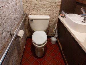 トイレは座面が低く、便座が冷たいことが気がかりでした。