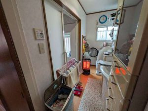 浴室の出入り口のドアが部屋の奥にあり、入浴動線に不便を感じていました