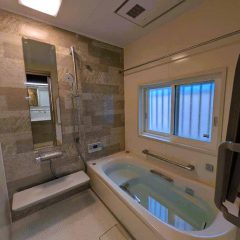 洗面室から浴室まで、一歩目から温かい。ヒートショックを防ぐ断熱リフォーム