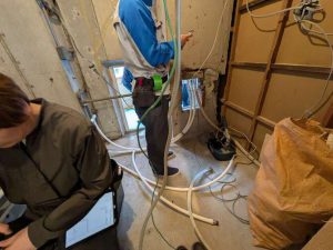 タカラスタンダードはメーカーが認定した専属施工チームの組立てが基本です